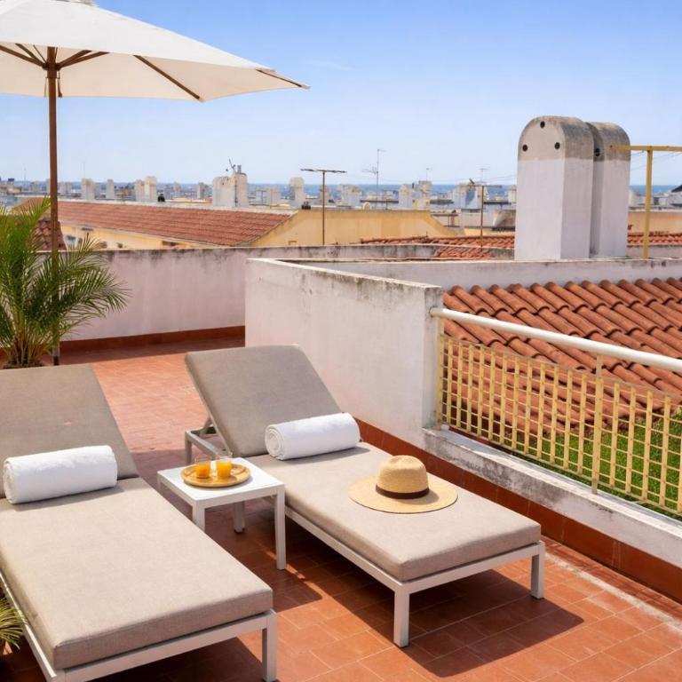 Sunny Apartament with Pool & Beach - Three-Bedroom Apartment Suite - 5