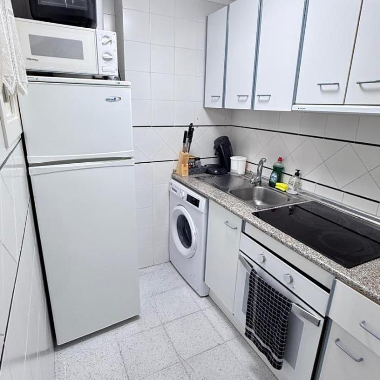 Sunny Apartament with Pool & Beach - Three-Bedroom Apartment Suite - 12