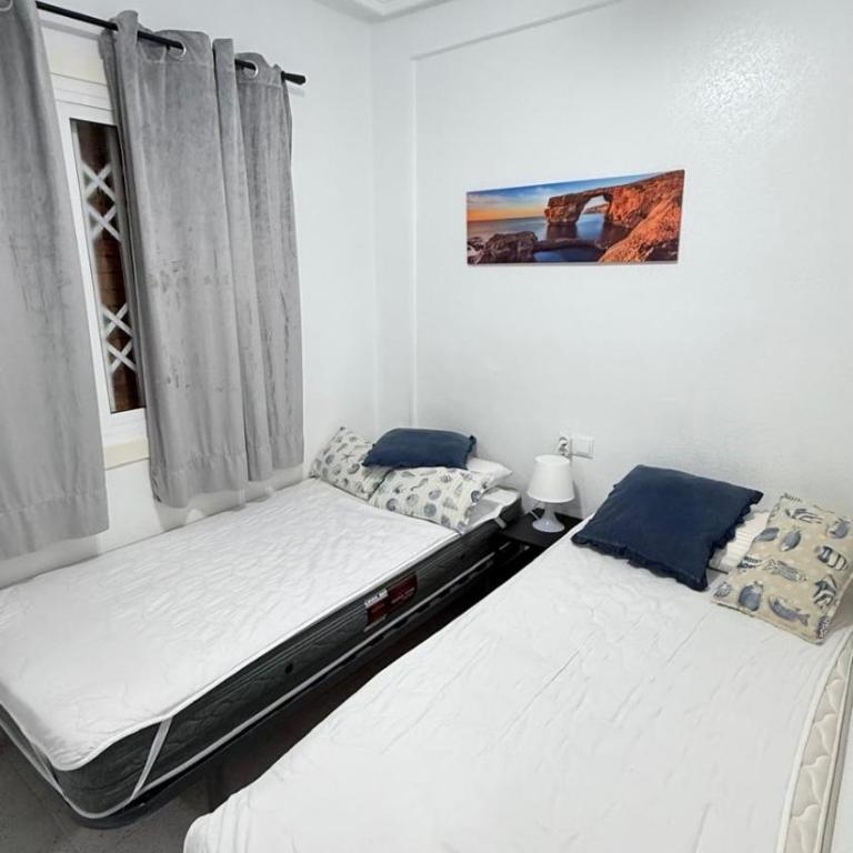 Sunny Apartament with Pool & Beach - Three-Bedroom Apartment Suite - 13
