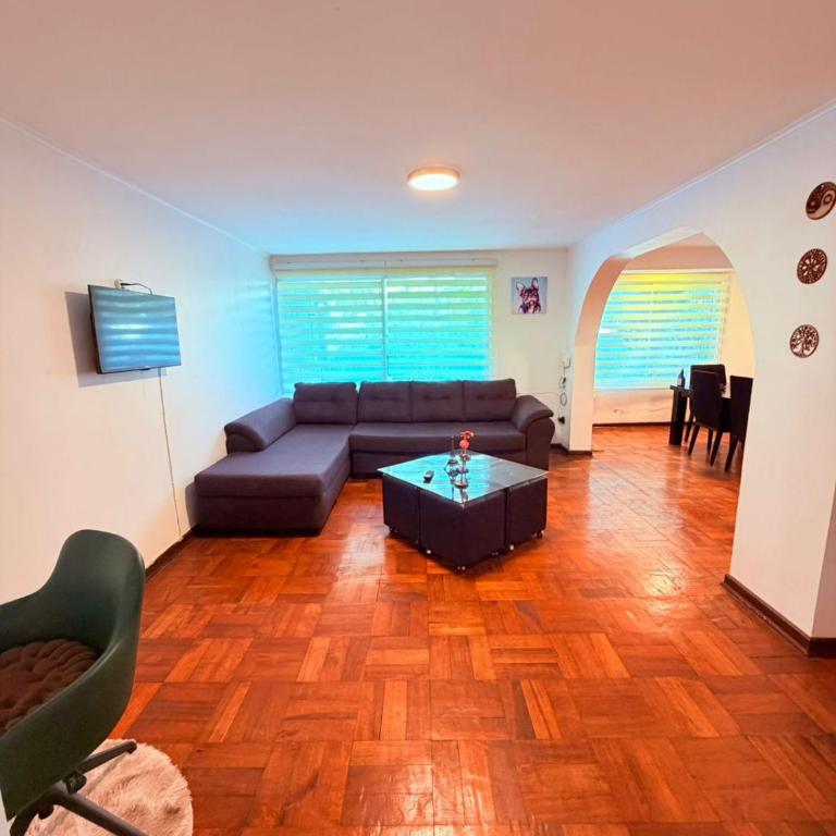 Casa Las Condes, steps from Manquehue Metro - Three-Bedroom House - 1
