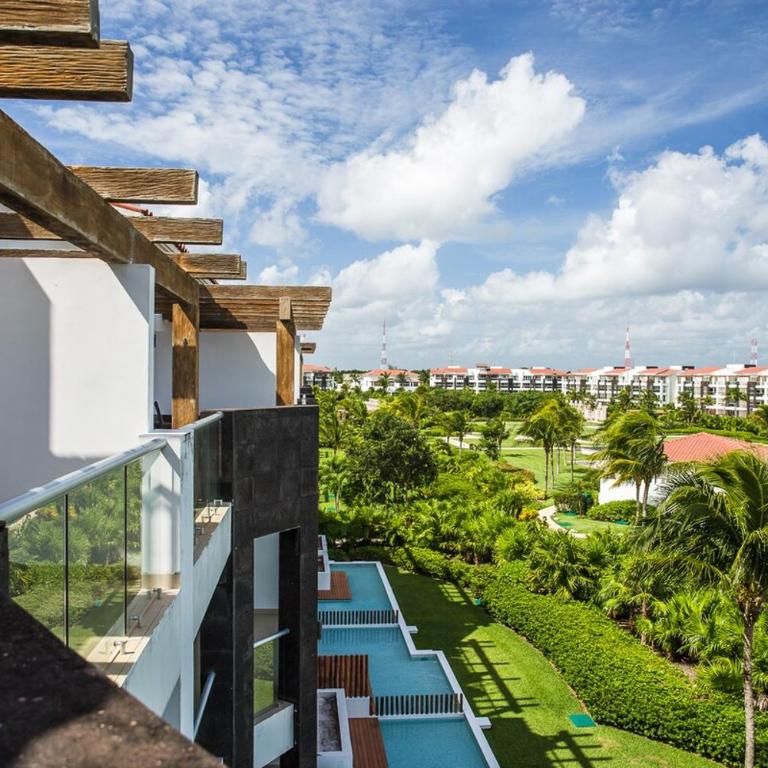 Resort-Style Pool & Private Beach with Ocean View - Two-Bedroom Apartment - 7