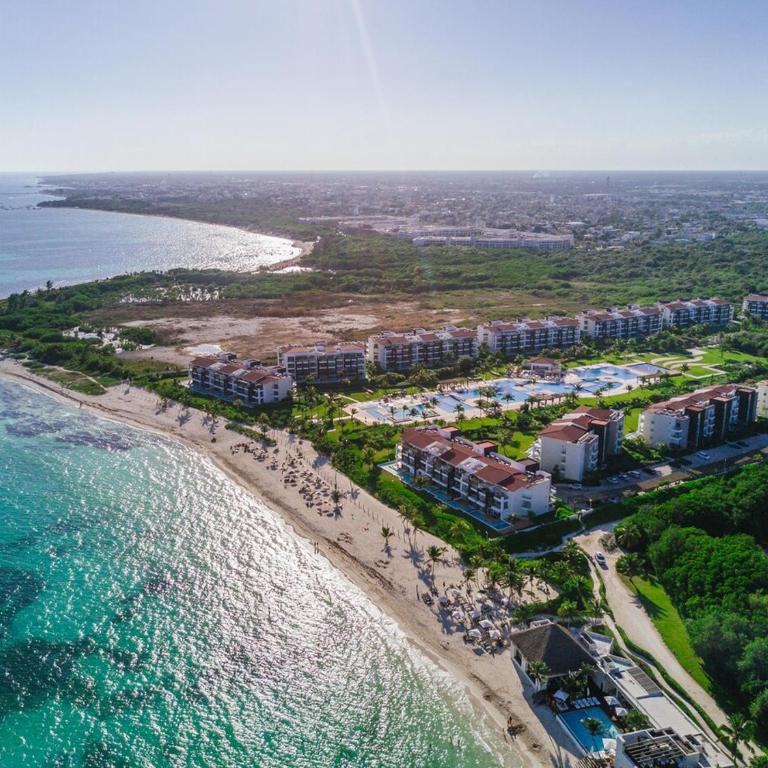 Resort-Style Pool & Private Beach with Ocean View - Two-Bedroom Apartment - 28