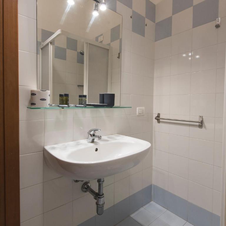 Italianflat - Rentroom 200mt to Arena - Camera Matrimoniale con Bagno Privato Esterno - 4