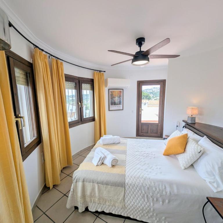 Casa Nella - pool, AC, sea views, walk to beach - Villa - 42