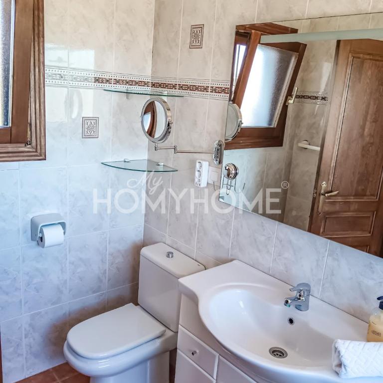 Casa Nella - pool, AC, sea views, walk to beach - Villa - 44