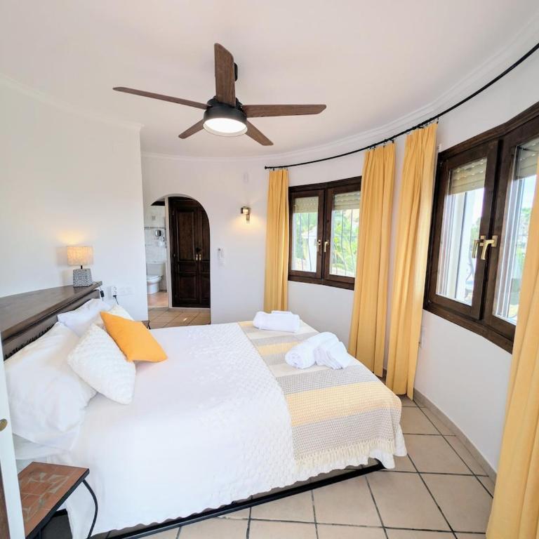 Casa Nella - pool, AC, sea views, walk to beach - Villa - 67
