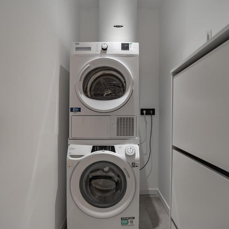 9 min Walk from Porta Nuova, Design and Elegance - Appartamento con 1 Camera da Letto - 10