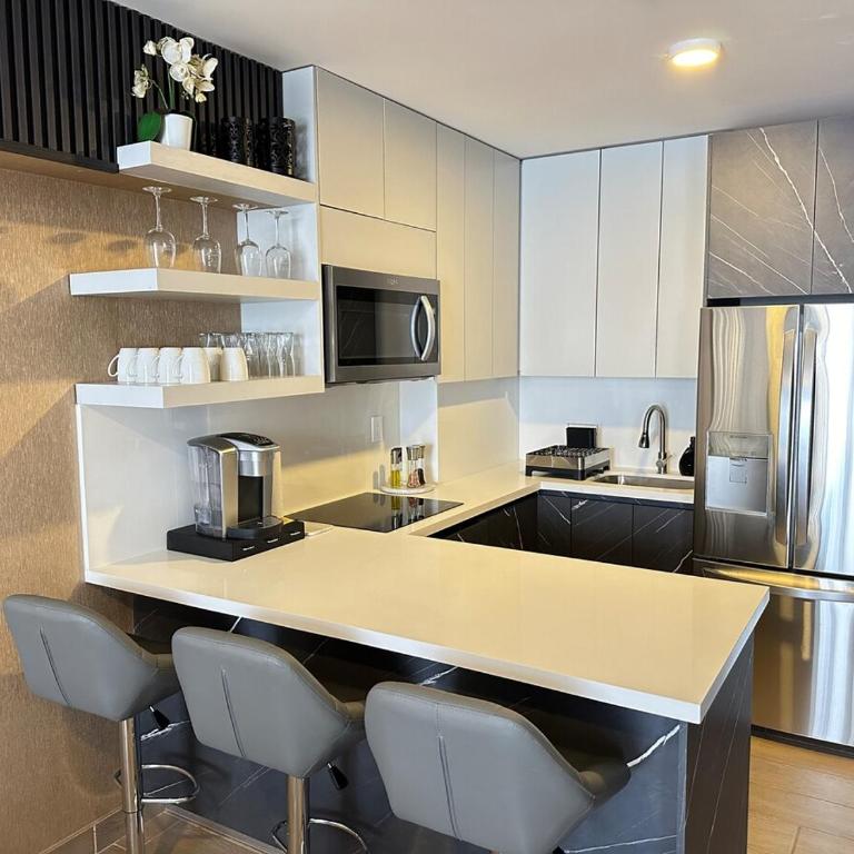 Beautiful 2 bedrooms condo with pool Livo Tower - Two-Bedroom Apartment - 29