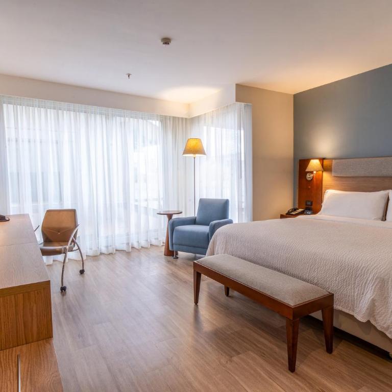 Holiday Inn Express Quito by IHG - Habitación Estándar con cama extragrande - Adaptada para personas de movilidad reducida - 2