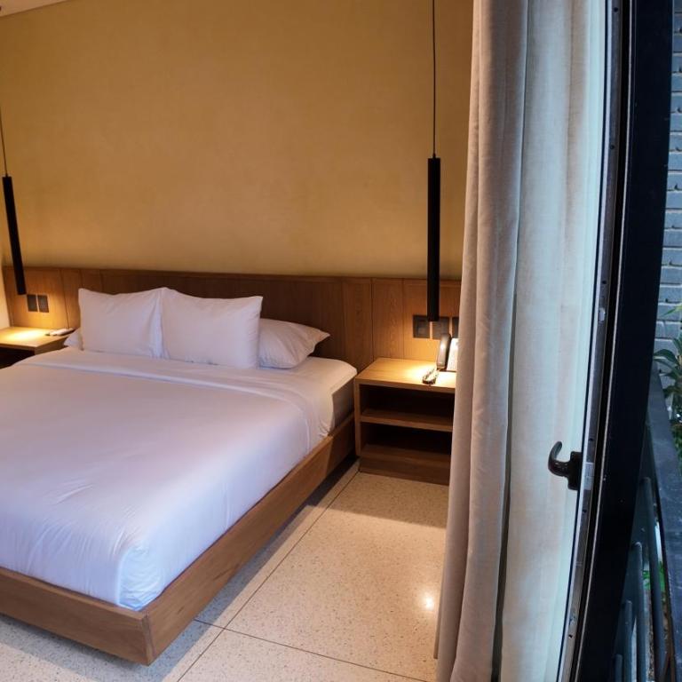 Iconik Hotel - Deluxe Suite with Spa Bath - 1