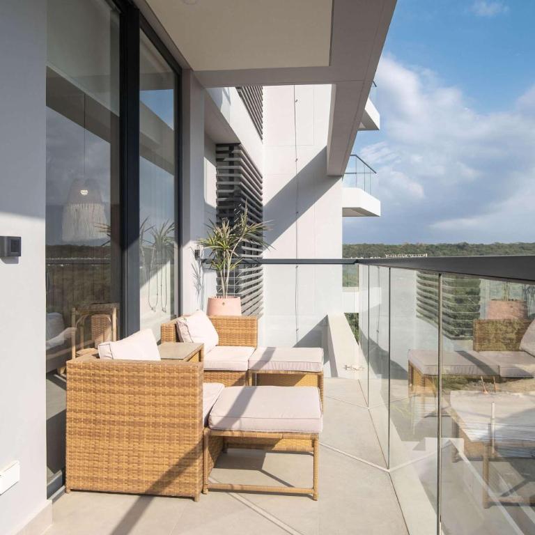 Enchanting 2BR with Balcony in Morros - Two-Bedroom Apartment - 2