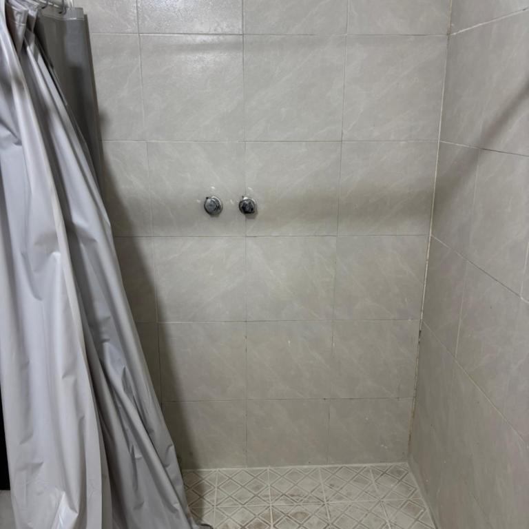 Fully equipt Apt - One-Bedroom Apartment - 5