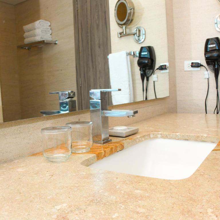 Las Americas Torre Del Mar - Superior Queen Room - 1
