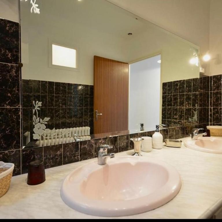 Les Volets Bleus Provençal house with pool - Casa de 3 dormitorios - 23