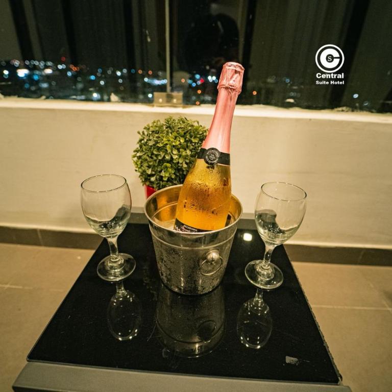 Central Suite - Habitación Cuádruple con balcón - 6