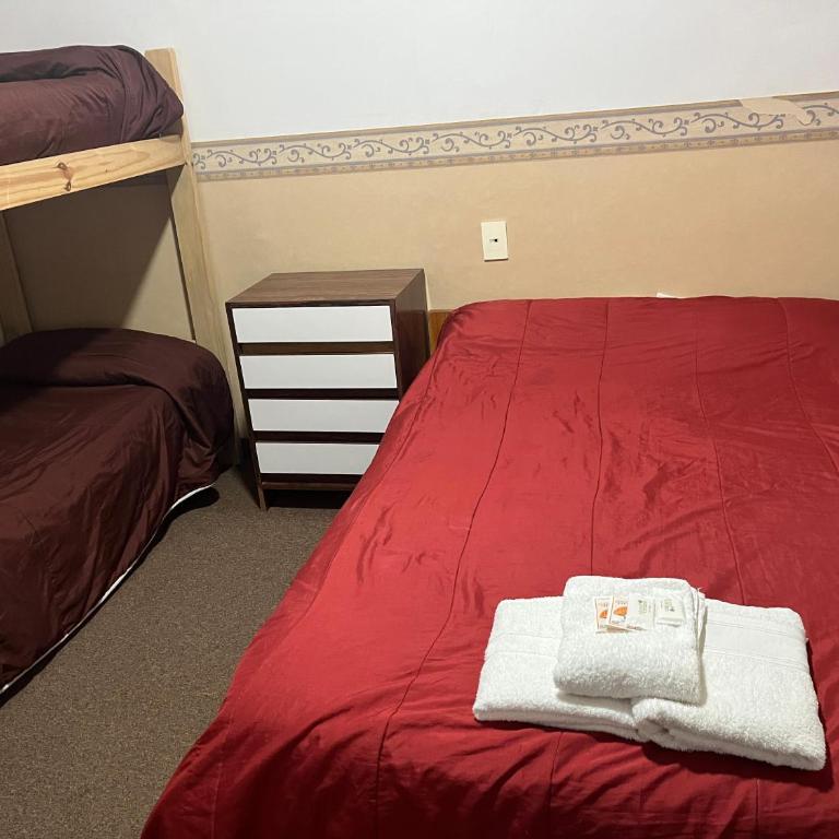3Reyes - Quadruple Room with Private Bathroom - 1