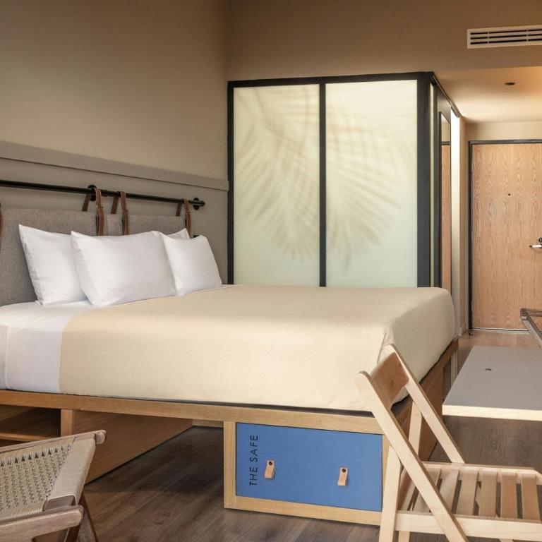 Moxy Tulum - Habitación con cama extragrande. - 1