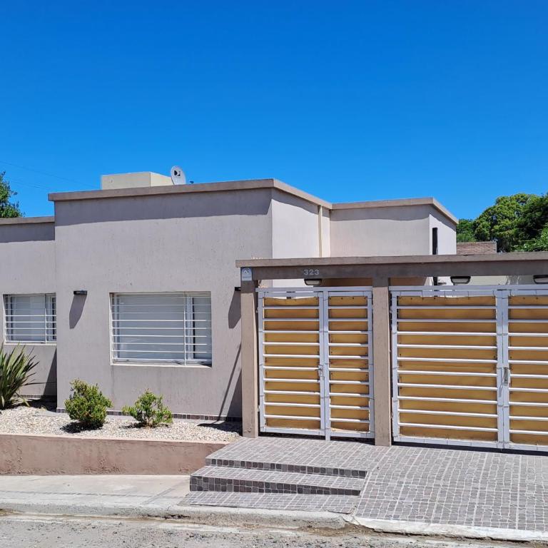 Casa Familiar con Piscina en El Cóndor - a 20' de Viedma - Casa de 2 dormitorios - 1