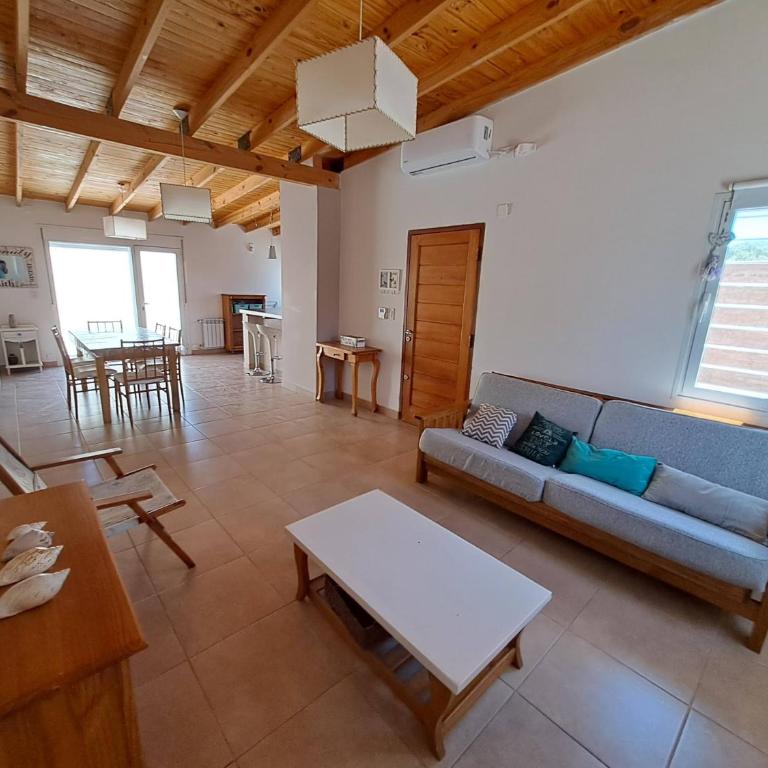Casa Familiar con Piscina en El Cóndor - a 20' de Viedma - Casa de 2 dormitorios - 2