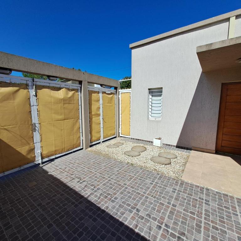 Casa Familiar con Piscina en El Cóndor - a 20' de Viedma - Casa de 2 dormitorios - 12