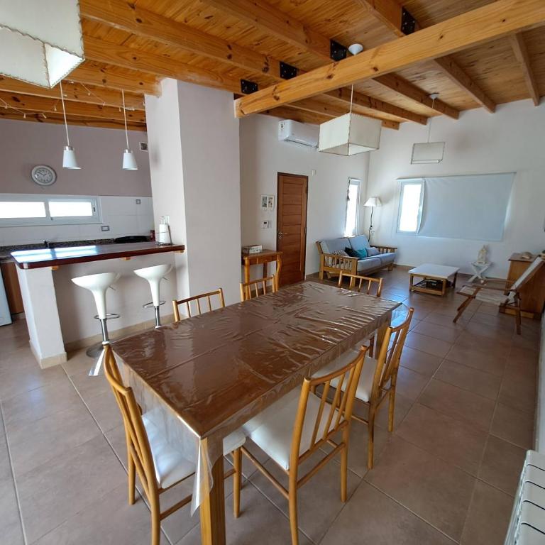 Casa Familiar con Piscina en El Cóndor - a 20' de Viedma - Casa de 2 dormitorios - 4
