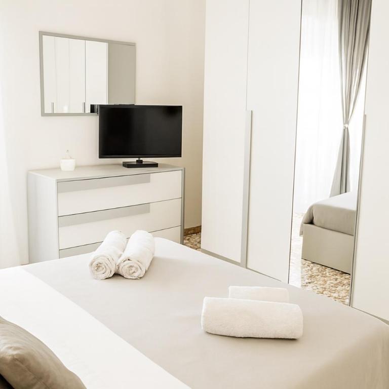 Exclusive Large 3 bed room Apartment with Pool Central Sorrento - Three-Bedroom Apartment - 6