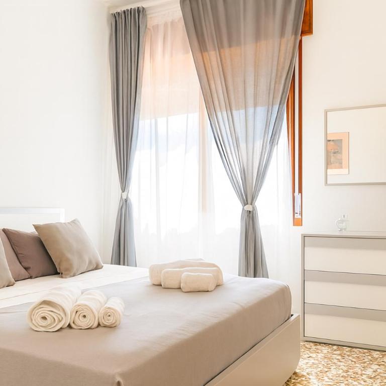 Exclusive Large 3 bed room Apartment with Pool Central Sorrento - Three-Bedroom Apartment - 5