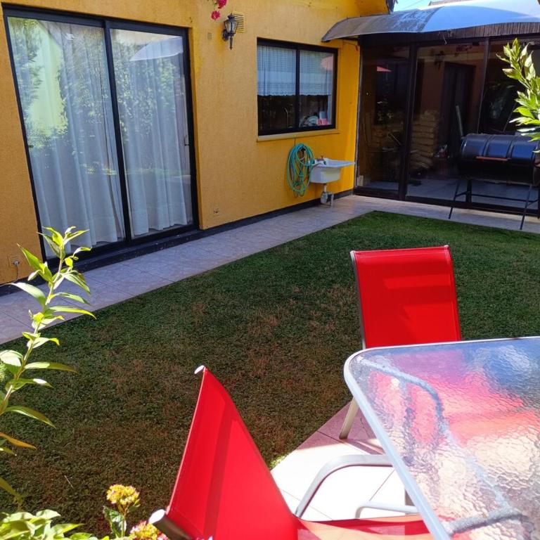 Casa completa dos pisos, tres dormitorios, terraza, estacionamiento en buen barrio - Three-Bedroom Villa - 8