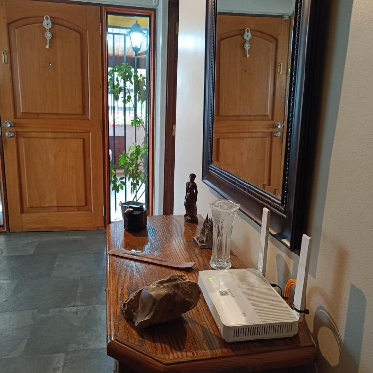Casa completa dos pisos, tres dormitorios, terraza, estacionamiento en buen barrio - Three-Bedroom Villa - 34