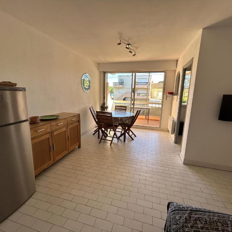 Appartement pour 4 avec parking à 50m de la plage - FR-1-837-88 - Appartement - 8