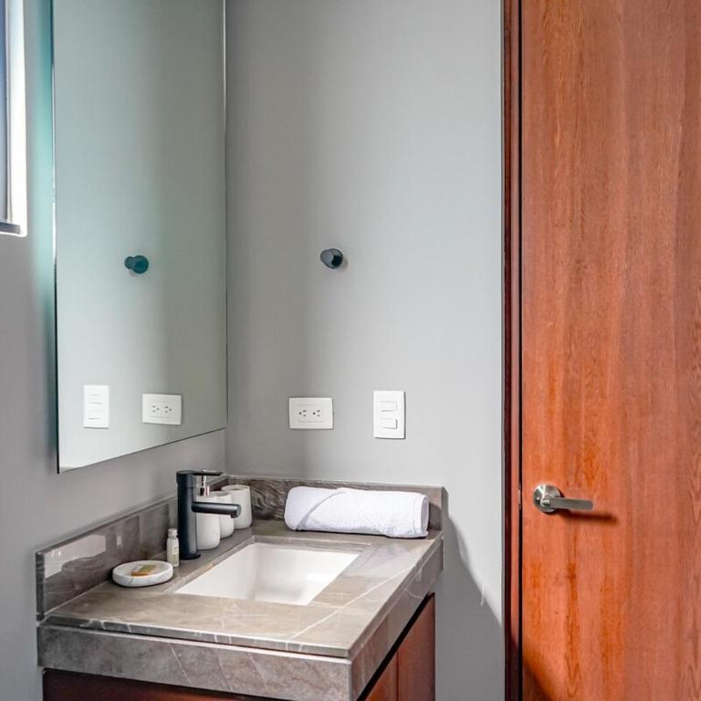 Chic 1BR Private Balcony,Sauna, Gym y Wifi - Apartamento de 1 dormitorio - 16
