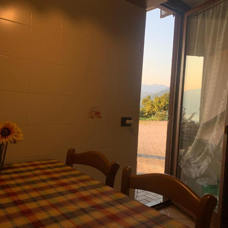 Casa Vacanze a Luino - Casa di Adele - Casa con 2 Camere da Letto - 4