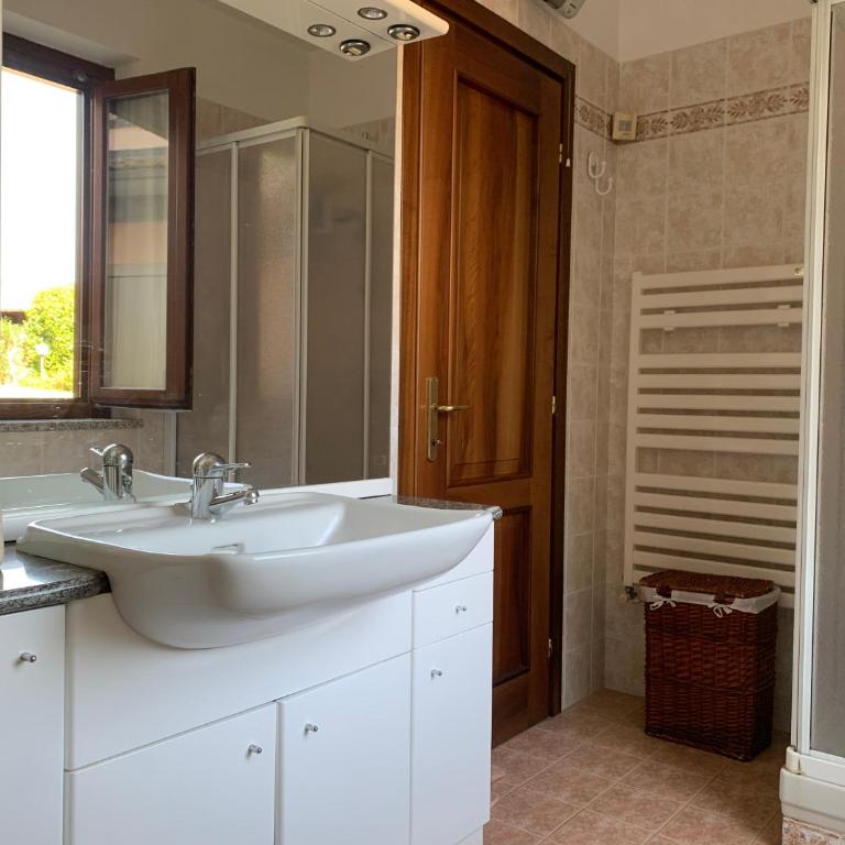 Casa Vacanze a Luino - Casa di Adele - Casa con 2 Camere da Letto - 10