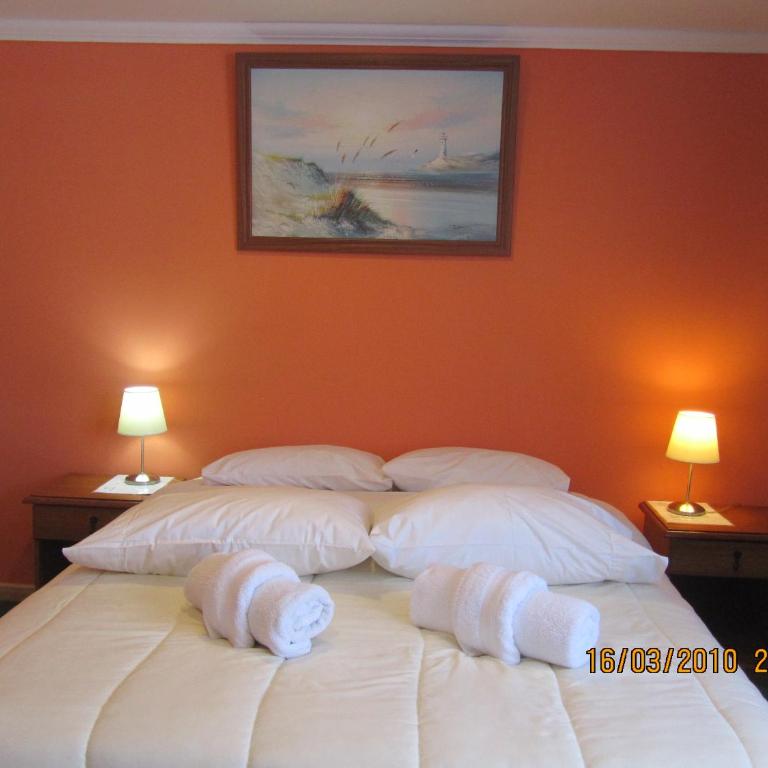 Patagonia Swiss House - Double Room with Private Bathroom - 5