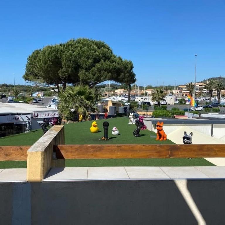 Village naturiste Cap d Agde - Coursives Port Nature 5 - Appartement Entier chambre séparée au calme - One-Bedroom Apartment - 3
