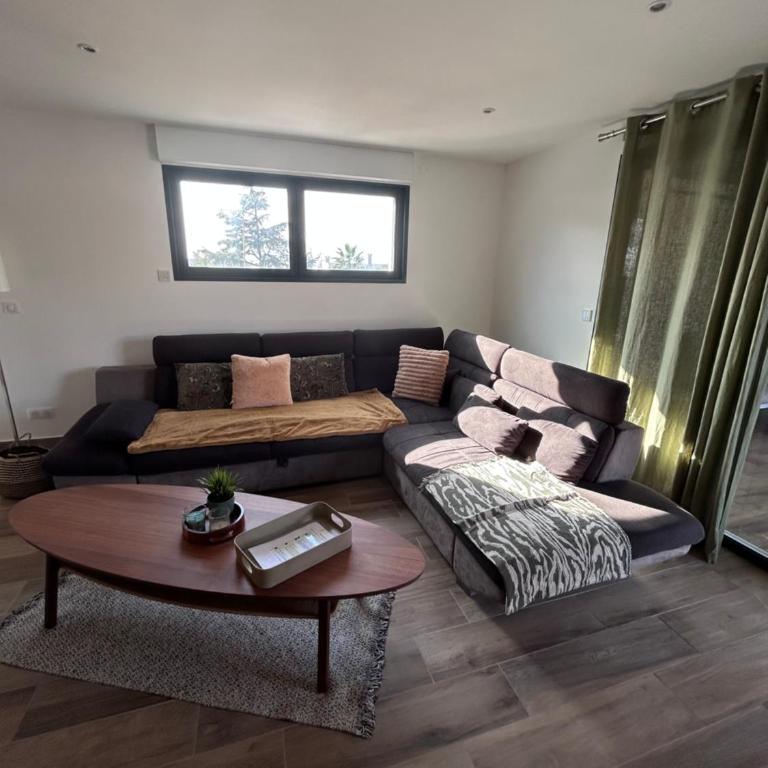 Chic & cozy 2 chambres , climatisée , rénové au calme - Appartement 2 Chambres - 8