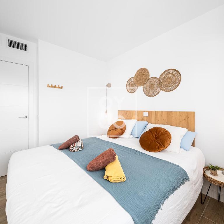 Beachfront Bliss apt, with heated pool, by OYOOSTAYS - Apartamento Deluxe de 2 dormitorios con vistas al mar - 14