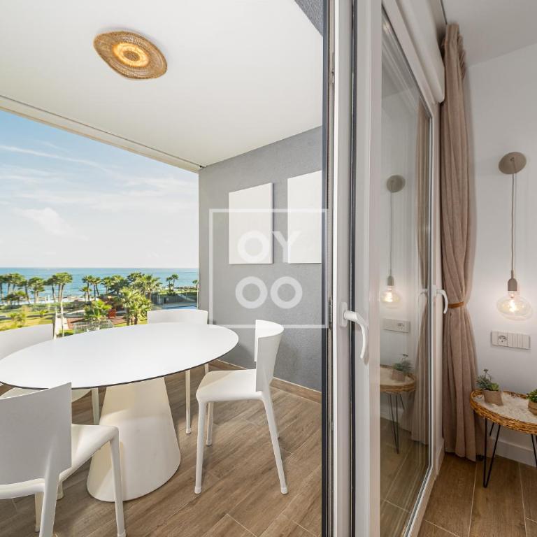 Beachfront Bliss apt, with heated pool, by OYOOSTAYS - Apartamento Deluxe de 2 dormitorios con vistas al mar - 6