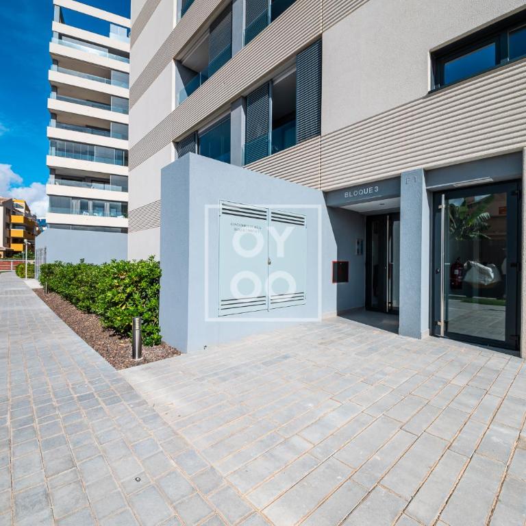 Beachfront Bliss apt, with heated pool, by OYOOSTAYS - Apartamento Deluxe de 2 dormitorios con vistas al mar - 24