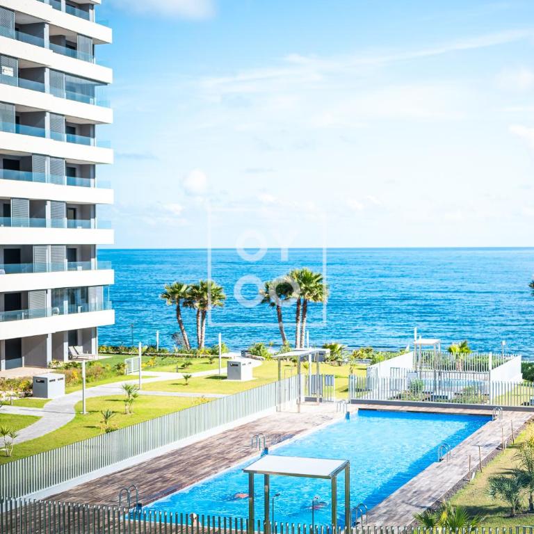 Beachfront Bliss apt, with heated pool, by OYOOSTAYS - Apartamento Deluxe de 2 dormitorios con vistas al mar - 27