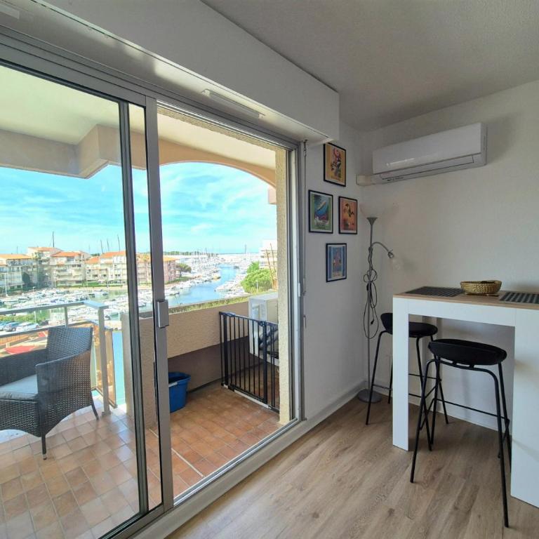 Studio Marina & Soleil climatisé Vue sur le Port de Canet - Parking - Plage à pieds - Appartement 1 Chambre - 11