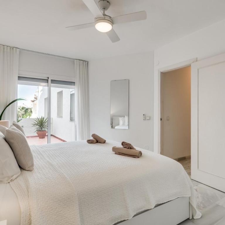 Ultimate Rentals - Coastal Escape - Apartment w Terrace & Sea View - Apartamento - 3