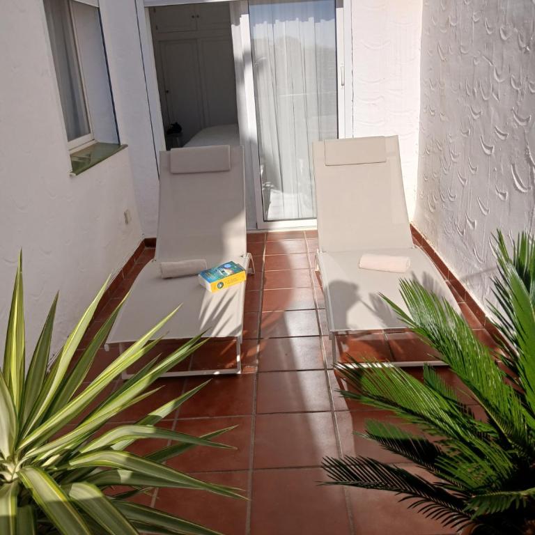 Ultimate Rentals - Coastal Escape - Apartment w Terrace & Sea View - Apartamento - 21