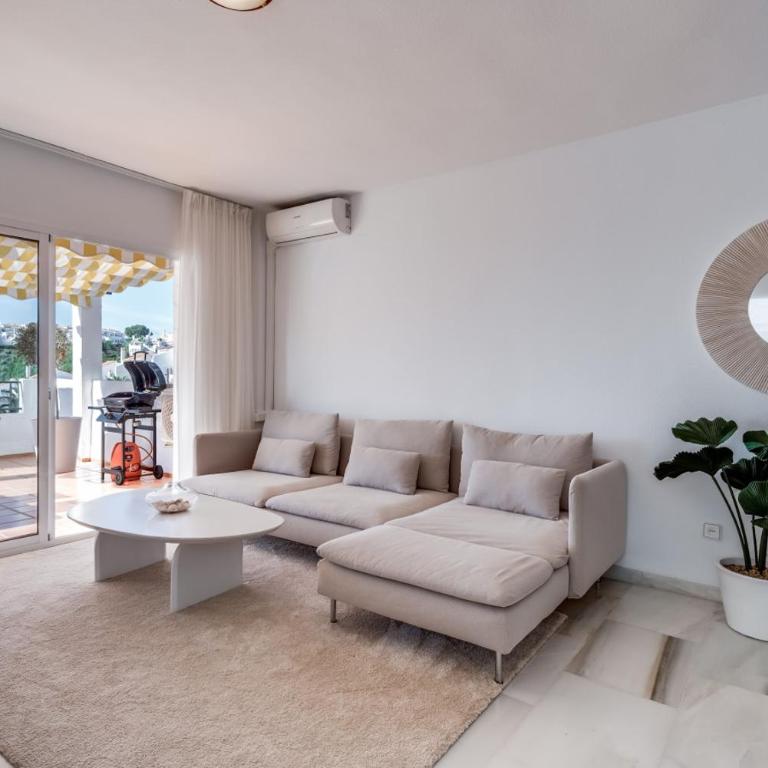 Ultimate Rentals - Coastal Escape - Apartment w Terrace & Sea View - Apartamento - 2