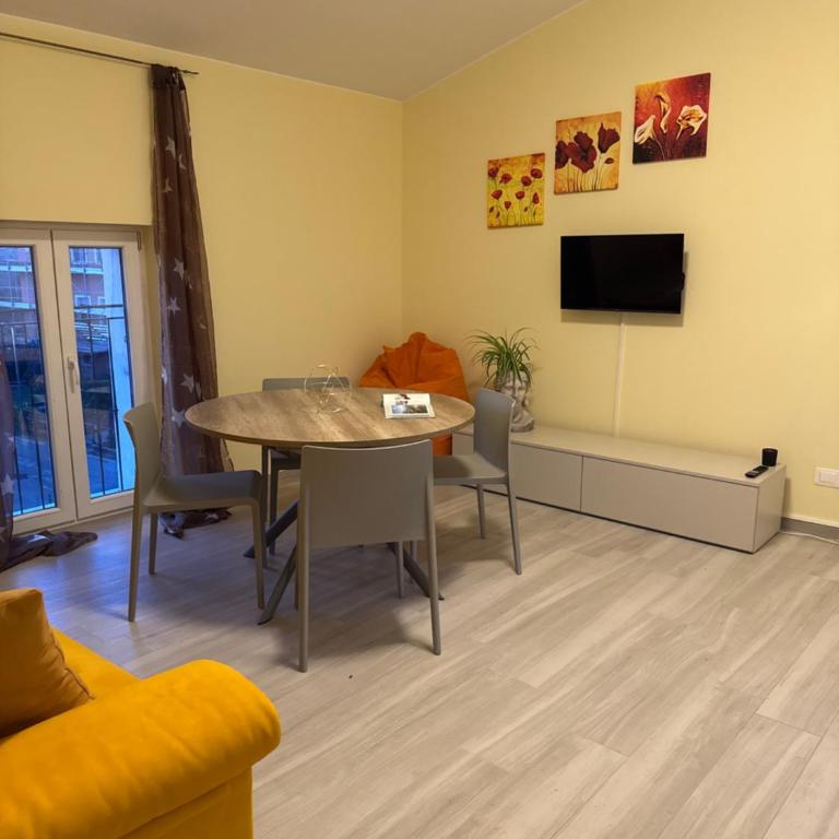 Apartment with Pool e Private Garage - Casa Holyvia Orange - Appartamento con 2 Camere da Letto e Terrazza - 3
