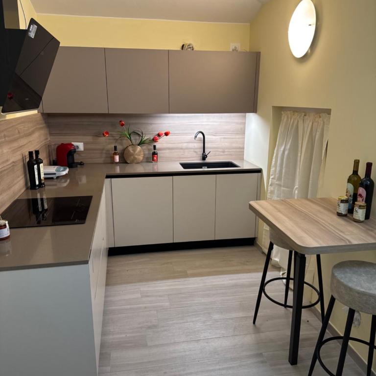 Apartment with Pool e Private Garage - Casa Holyvia Orange - Appartamento con 2 Camere da Letto e Terrazza - 7