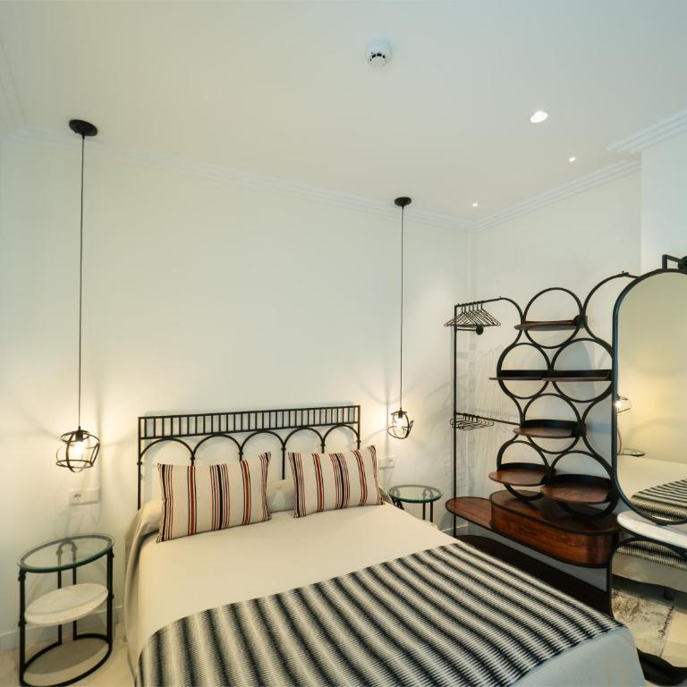 AT La Maquinilla - Apartamento Deluxe de 2 dormitorios con balcón - 1