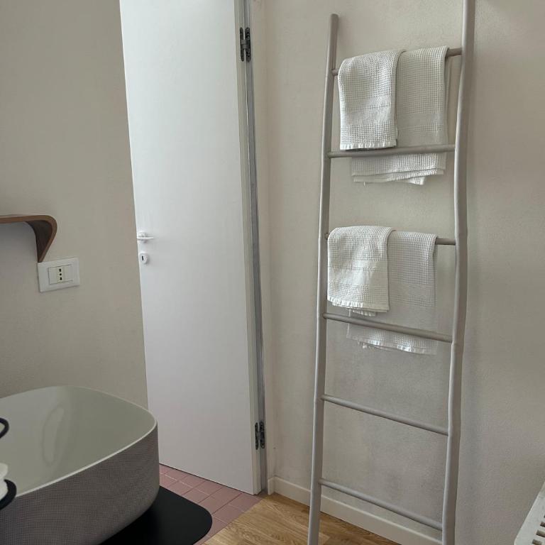 10 Min from the center - historic building - studio apartment - Vacation Home - 18