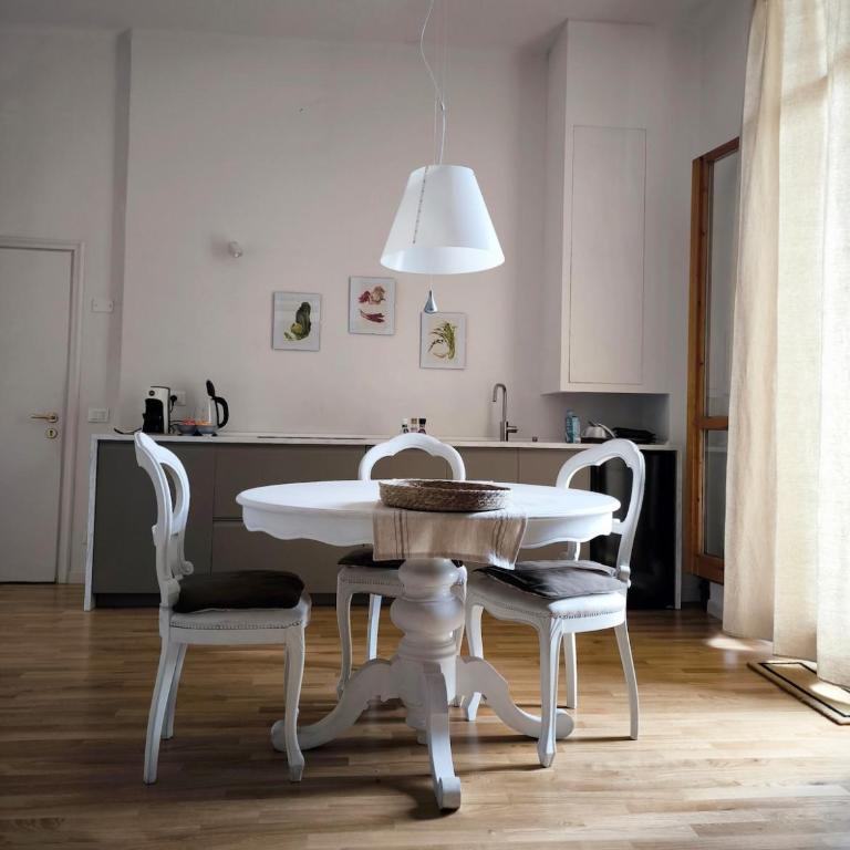 10 Min from the center - historic building - studio apartment - Vacation Home - 24