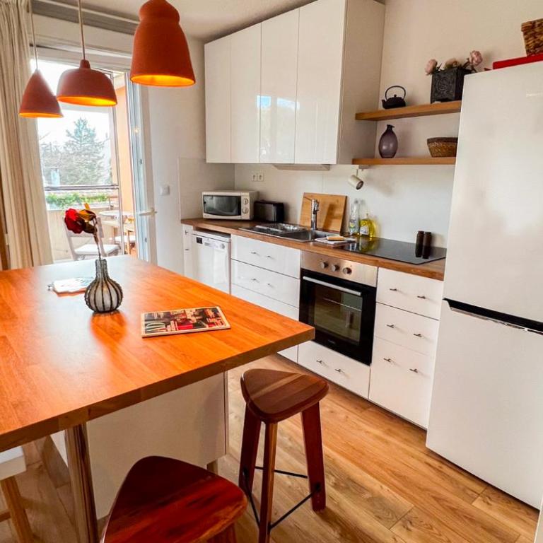 Private parking - AC - Secure residence - Appartement 2 Chambres - 16